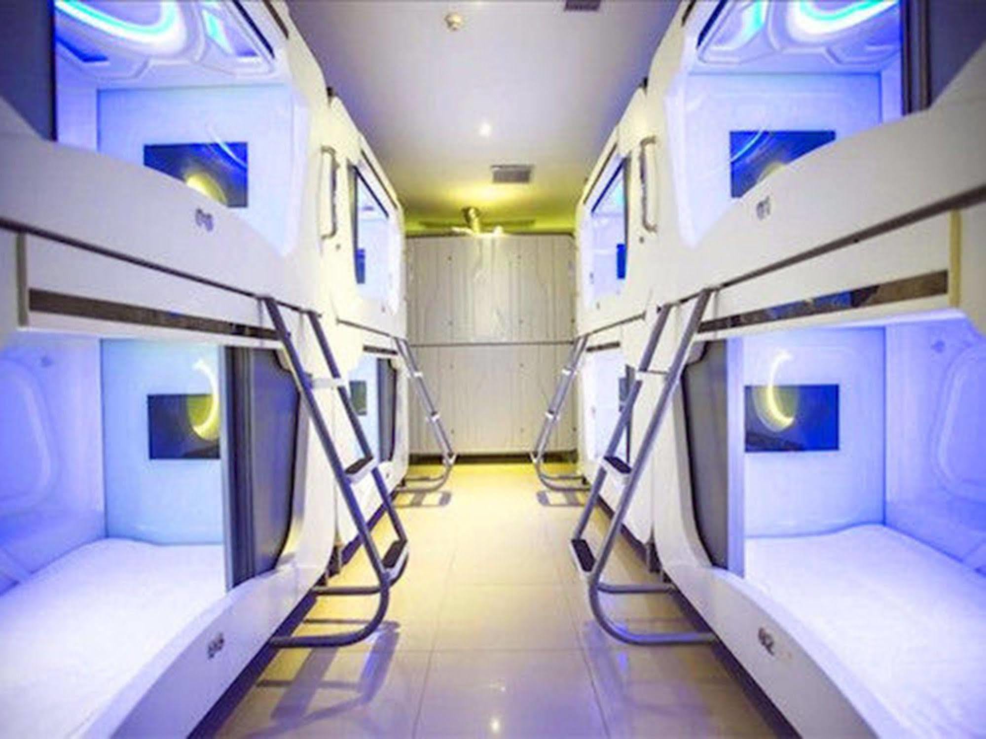 Time Capsule Hotel Джорджтаун Экстерьер фото
