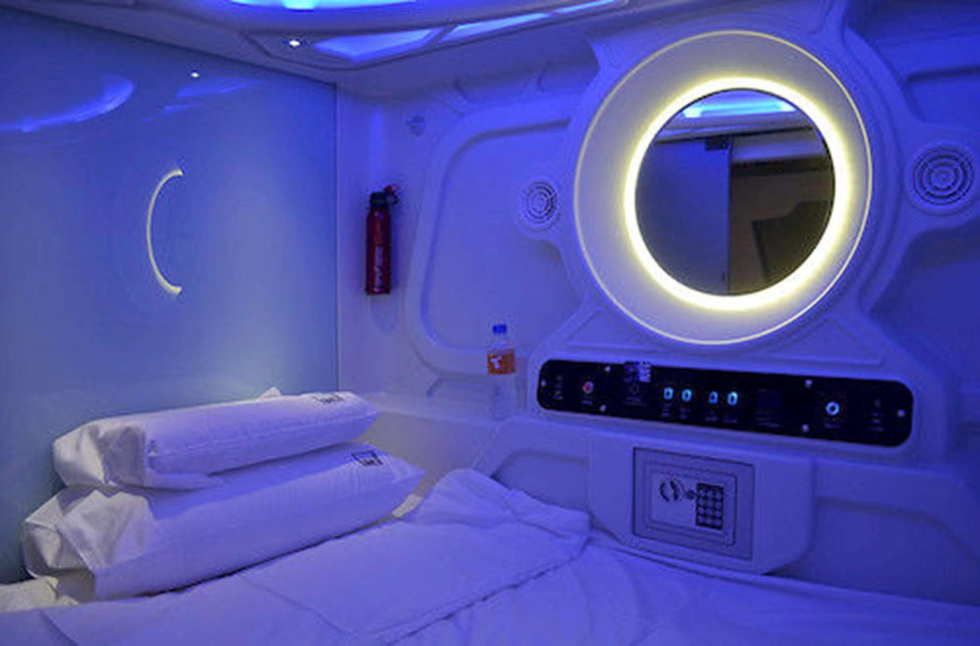 Time Capsule Hotel Джорджтаун Экстерьер фото